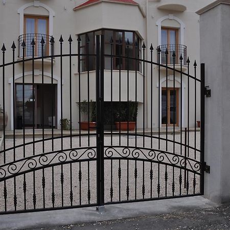Ibasilischi Hotel Irsina Екстериор снимка
